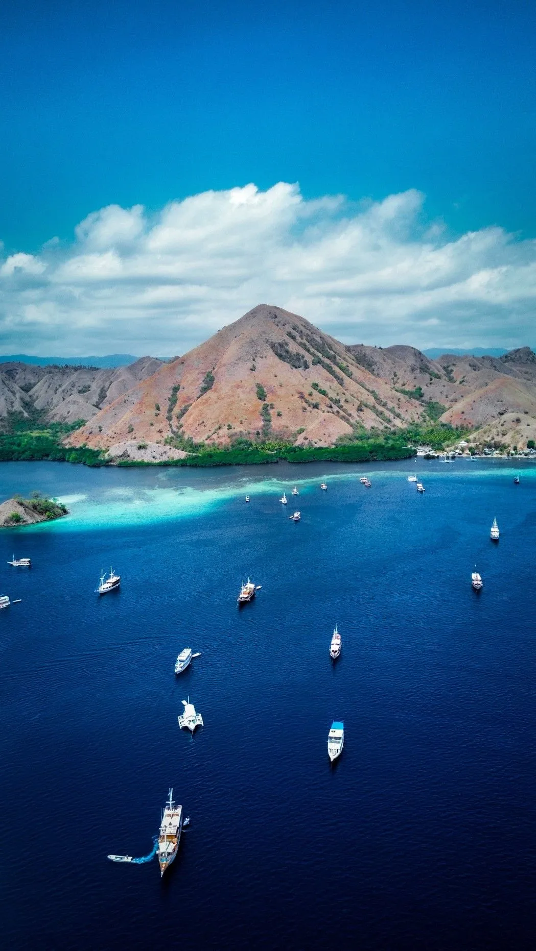 Choosing the Right Liveaboard Trip in Labuan Bajo